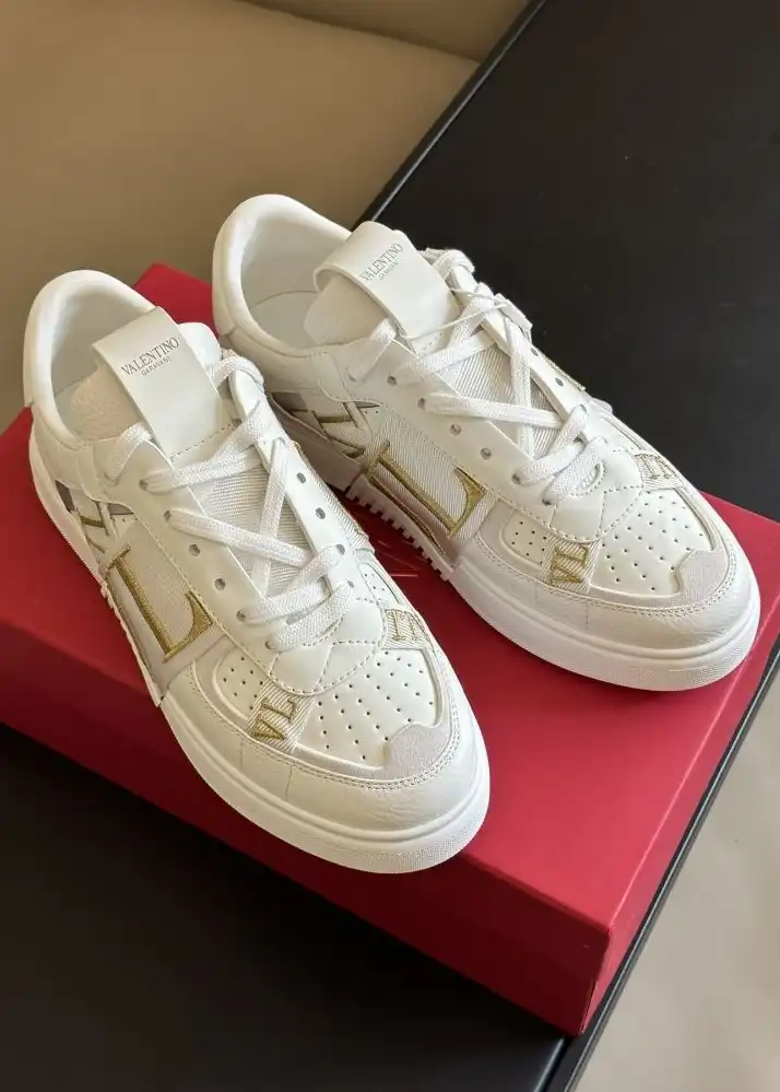 hype Valentino Sneakers