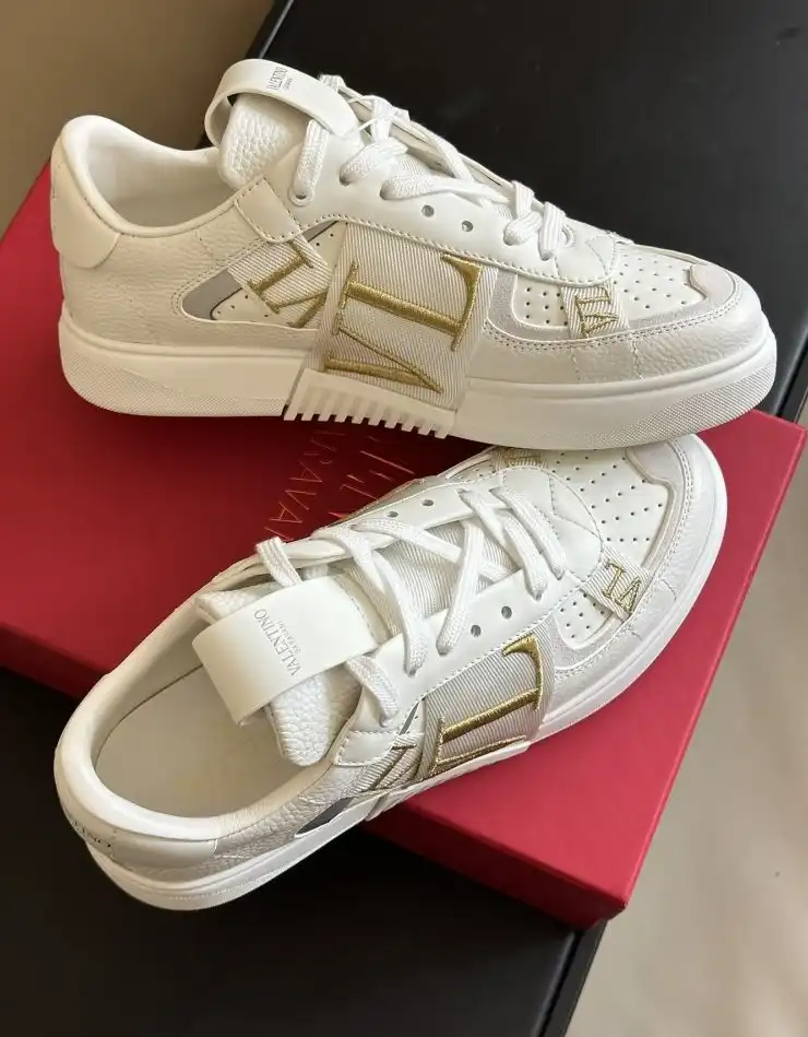 hype Valentino Sneakers