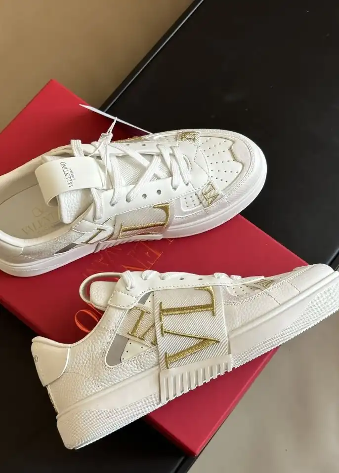 hype Valentino Sneakers