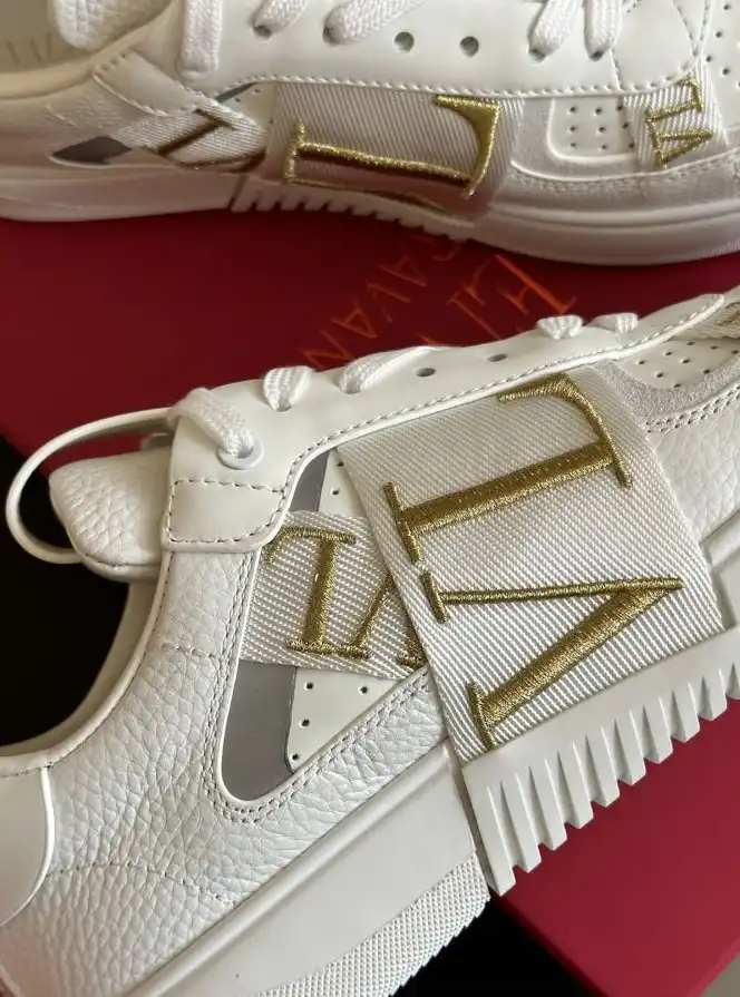 hype Valentino Sneakers