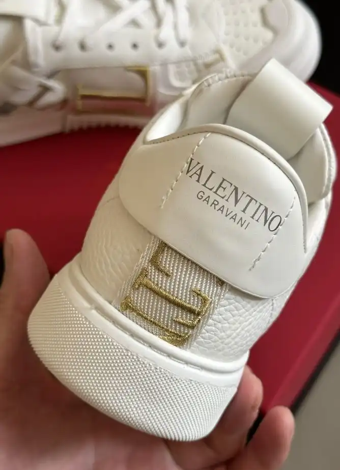 hype Valentino Sneakers