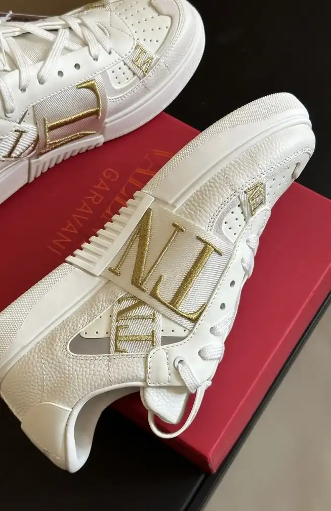 hype Valentino Sneakers