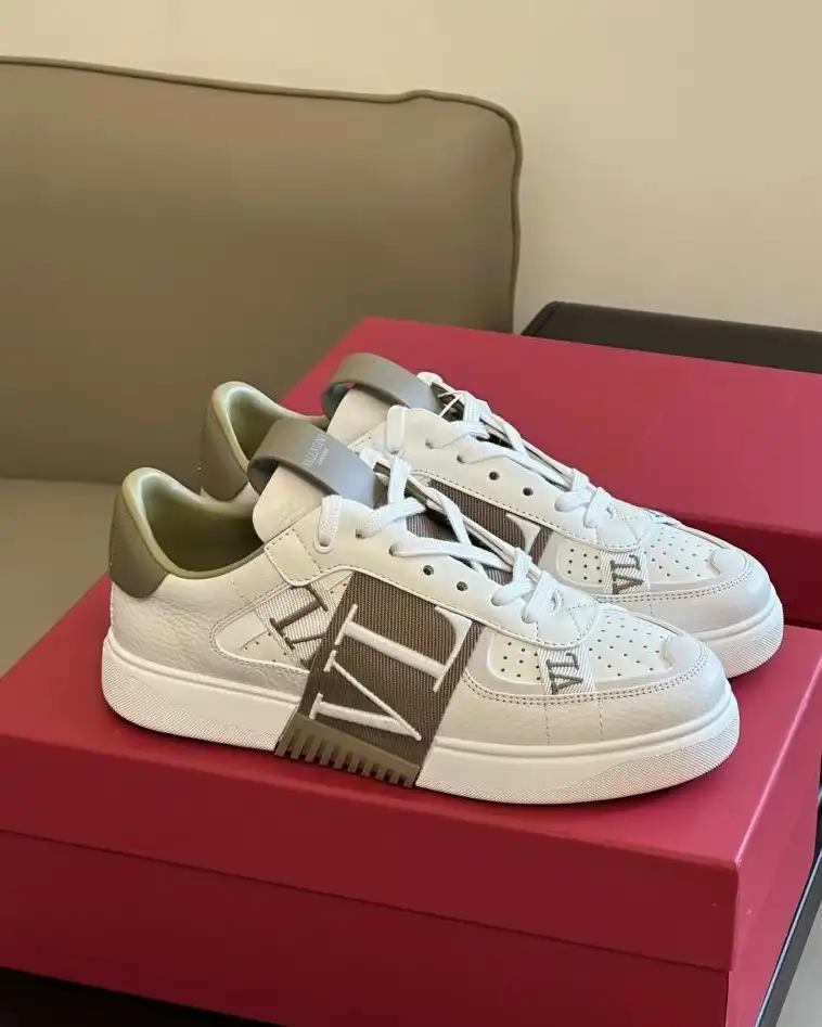 hype Valentino Sneakers