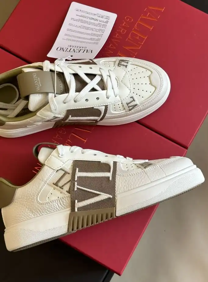 hype Valentino Sneakers