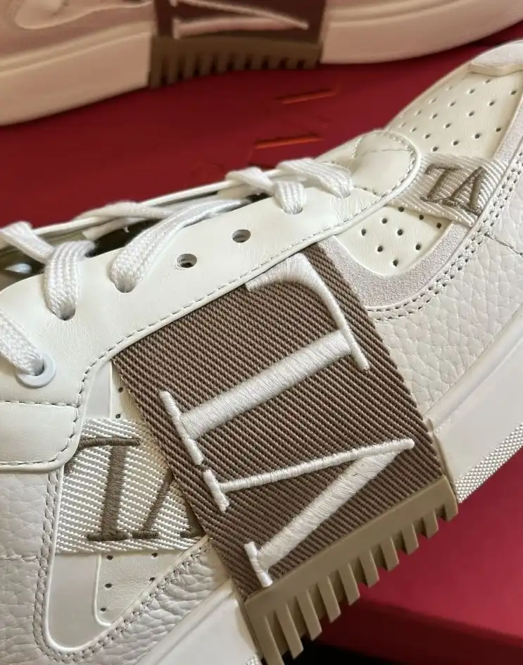 hype Valentino Sneakers