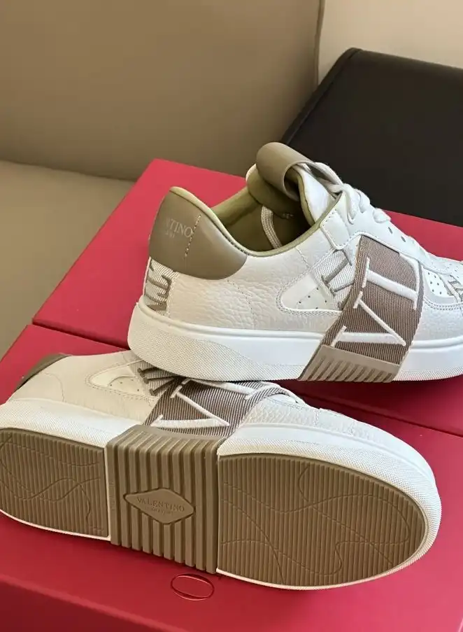 hype Valentino Sneakers