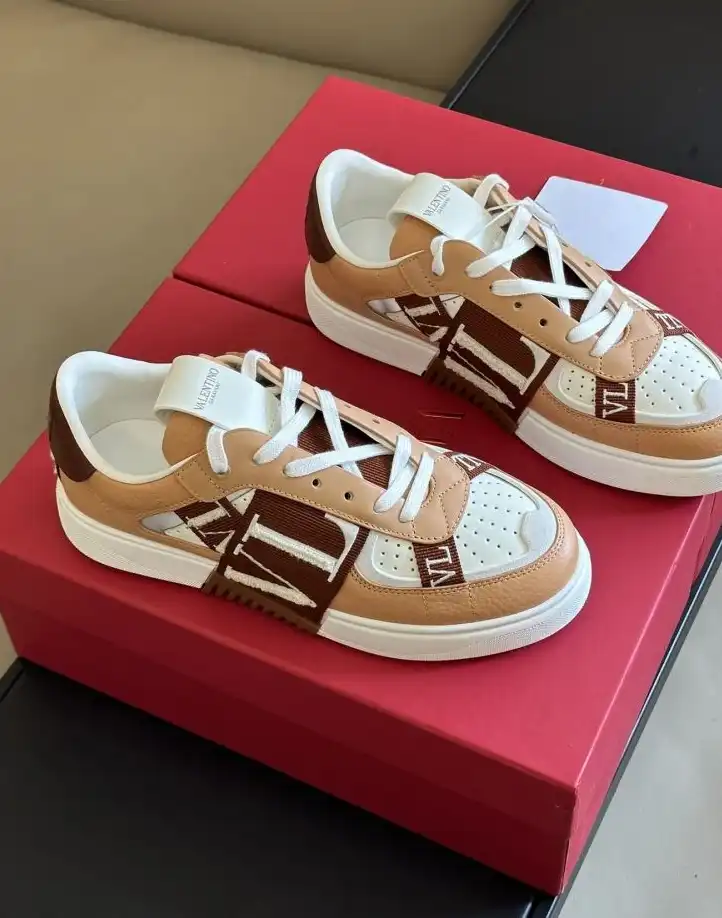 hype Valentino Sneakers