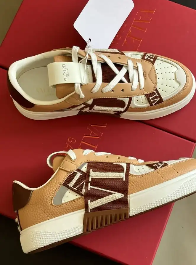 hype Valentino Sneakers