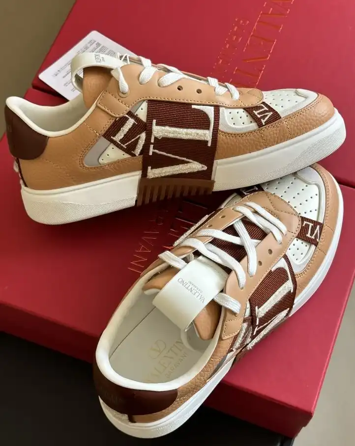 hype Valentino Sneakers