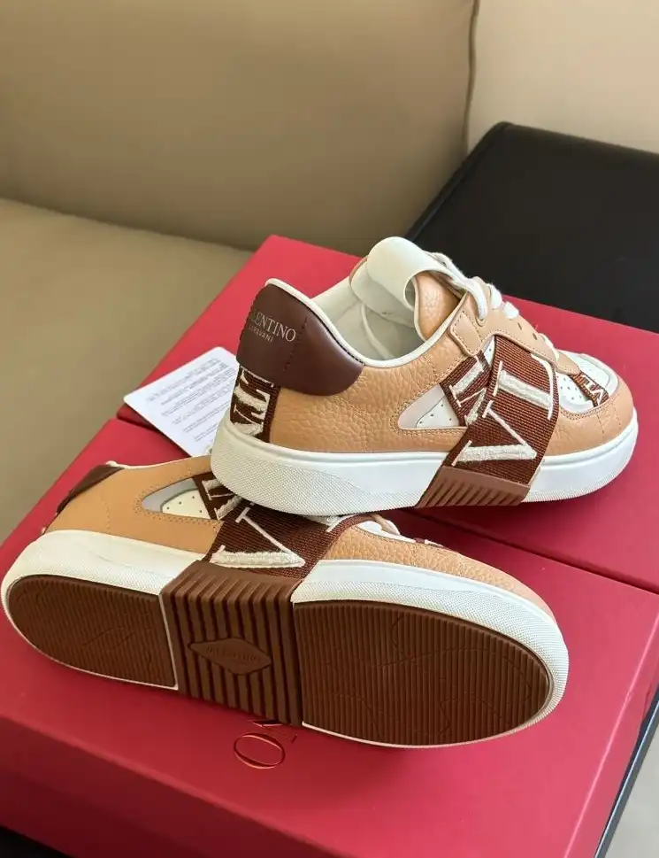 hype Valentino Sneakers