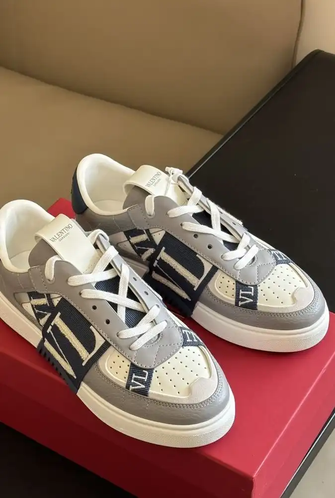 hype Valentino Sneakers