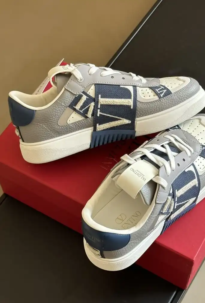 hype Valentino Sneakers