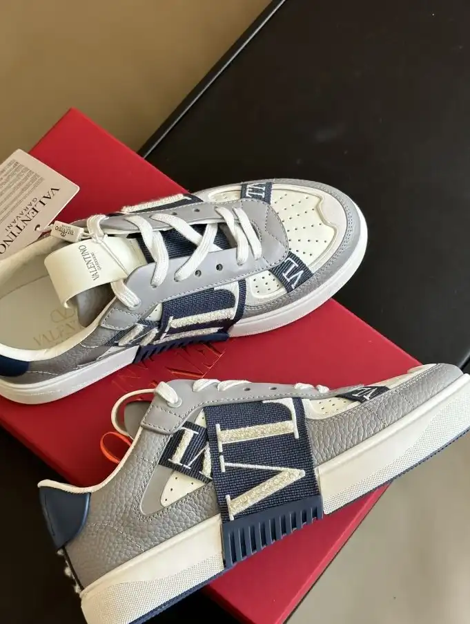 hype Valentino Sneakers