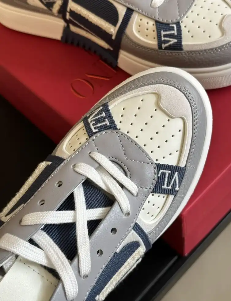 hype Valentino Sneakers