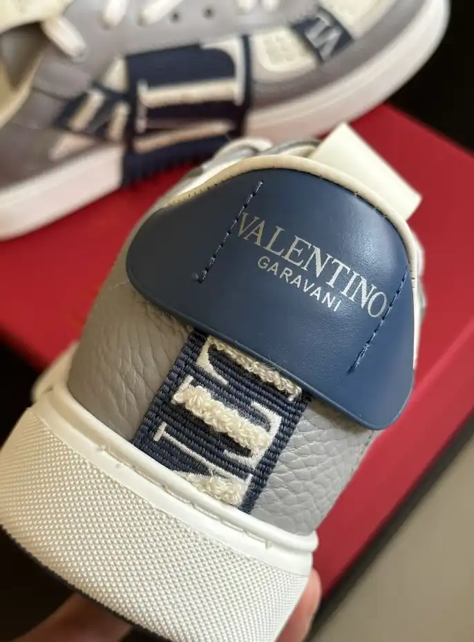 hype Valentino Sneakers