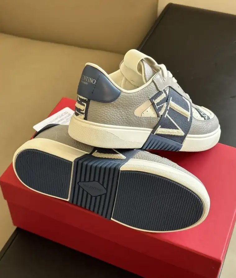 hype Valentino Sneakers