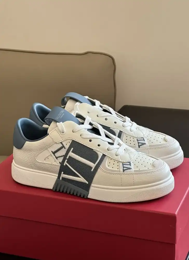 hype Valentino Sneakers