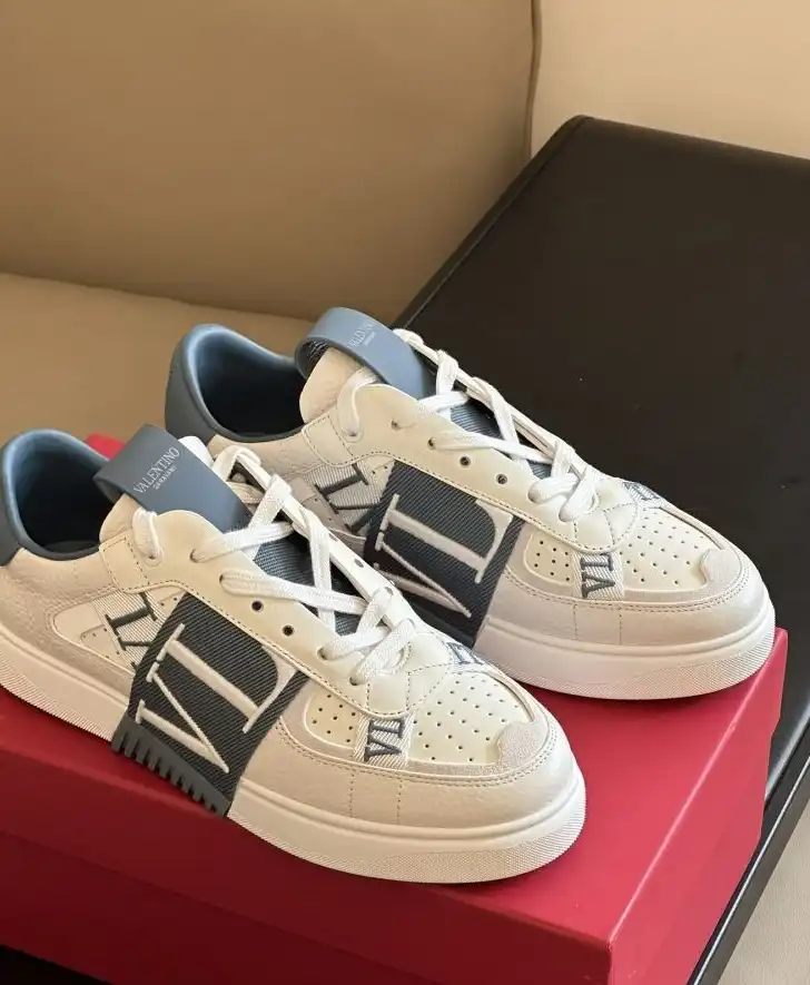 hype Valentino Sneakers