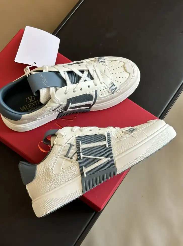 hype Valentino Sneakers