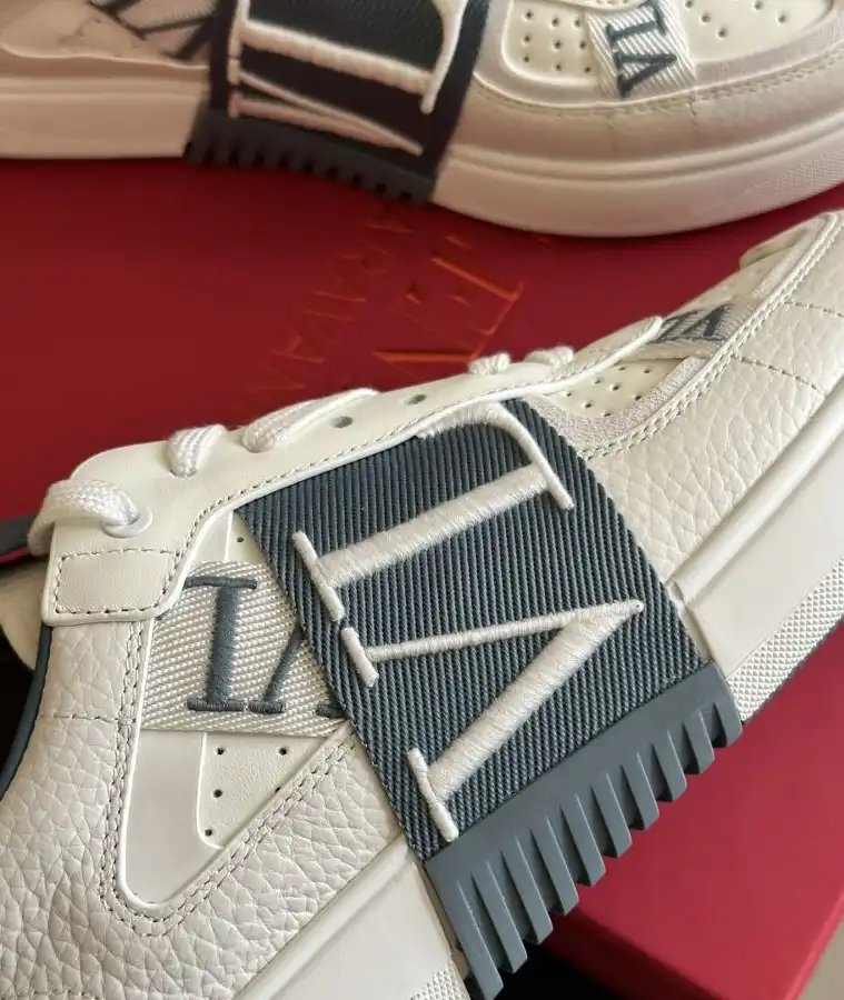 hype Valentino Sneakers