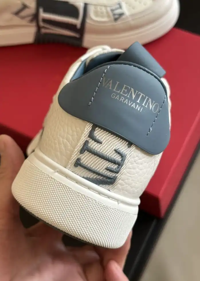 hype Valentino Sneakers