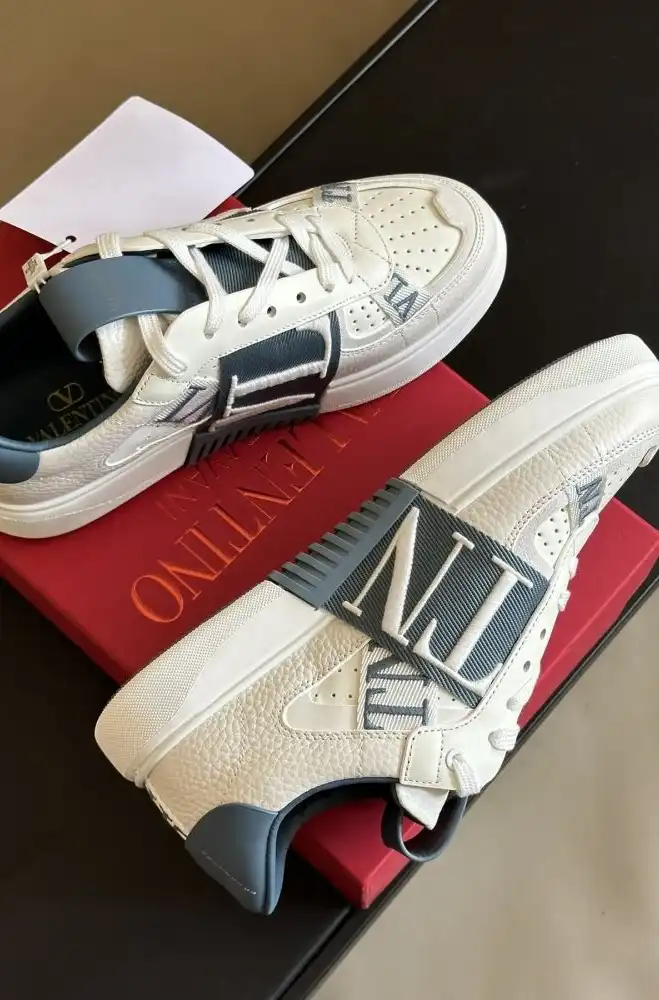 hype Valentino Sneakers