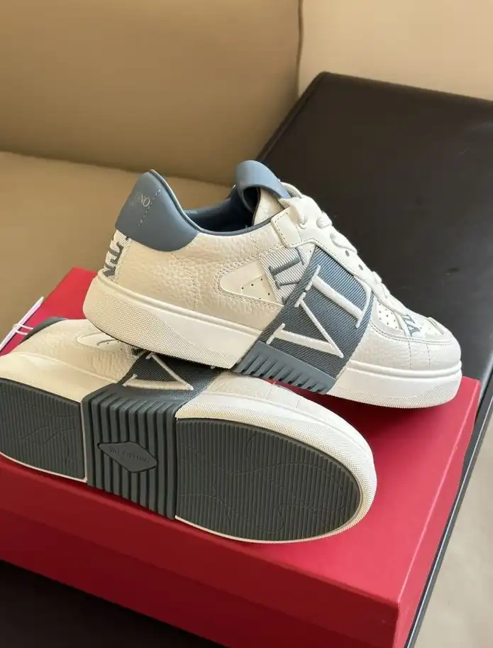 hype Valentino Sneakers