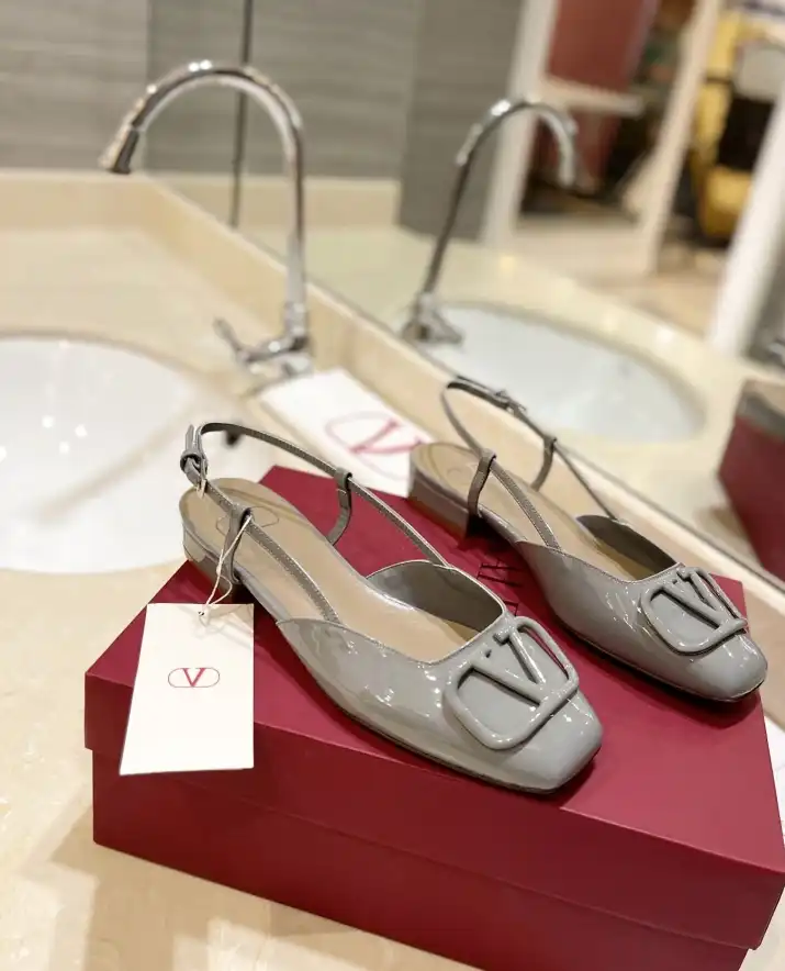 hype Valentino flat shoes