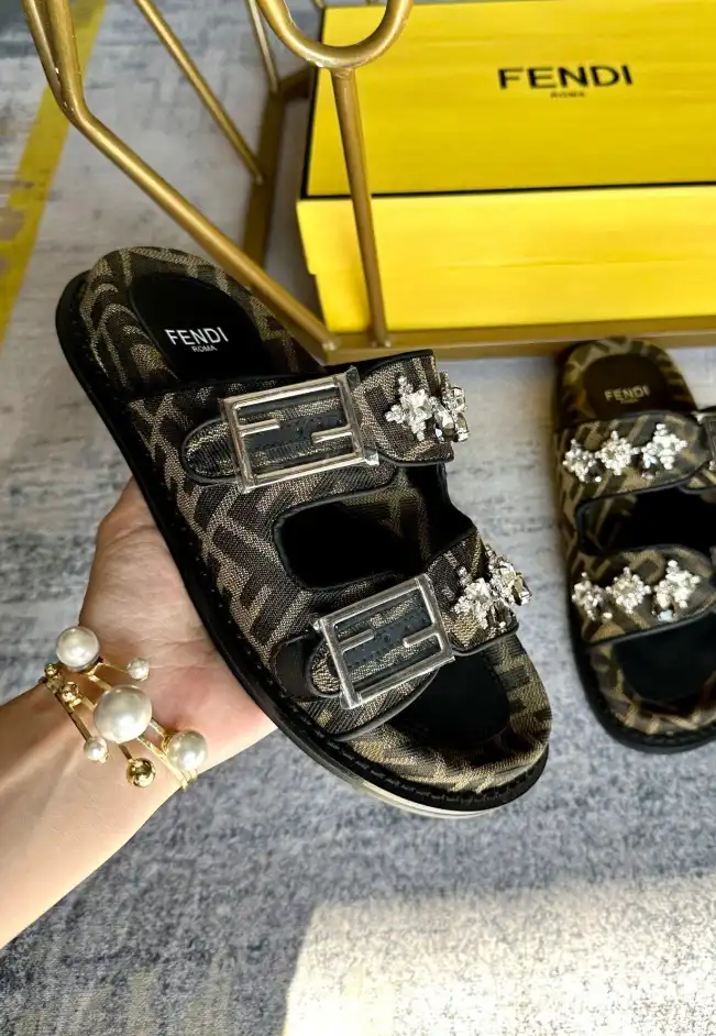 hype Fendi Slippers