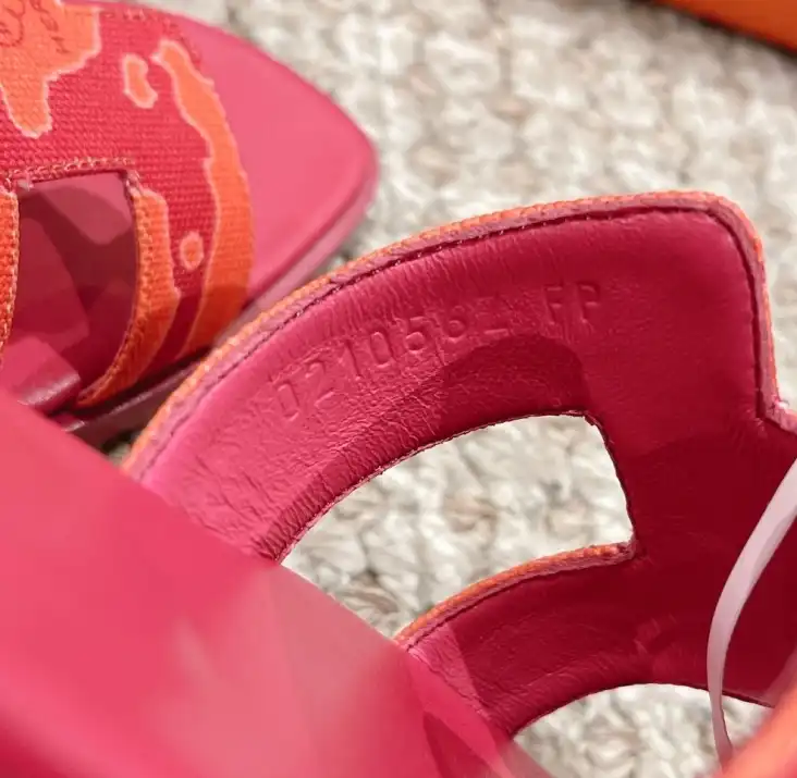 hype Hermes Sandals