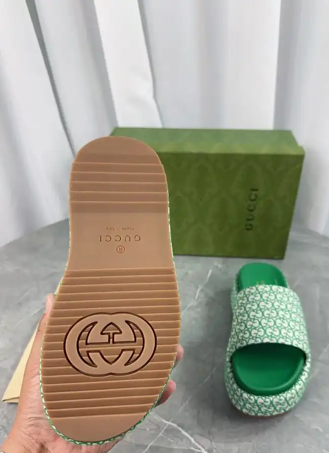 hype Gucci Slippers