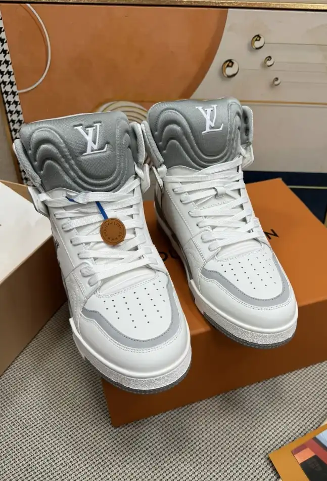 hype Louis Vuitton Sneakers