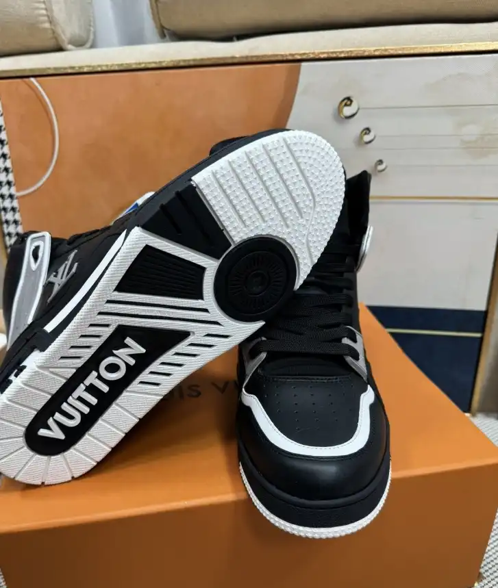 hype Louis Vuitton Sneakers