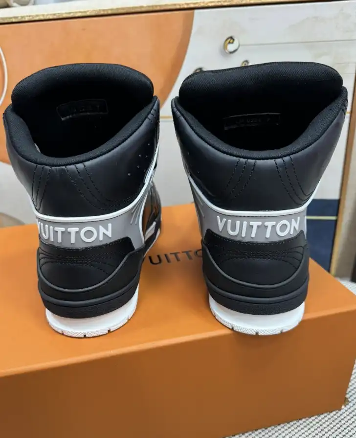 hype Louis Vuitton Sneakers