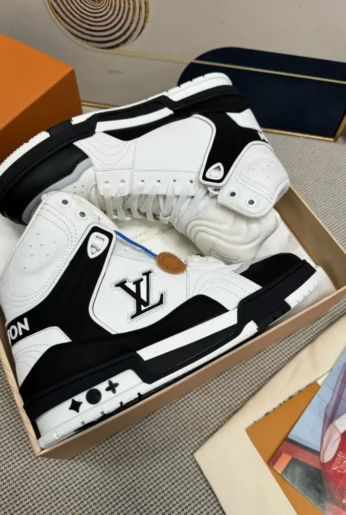 hype Louis Vuitton Sneakers