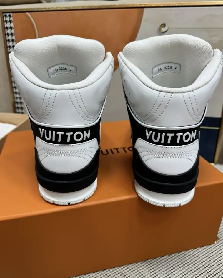 hype Louis Vuitton Sneakers