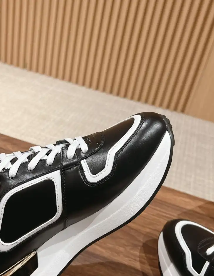 hype Louis Vuitton Sneakers