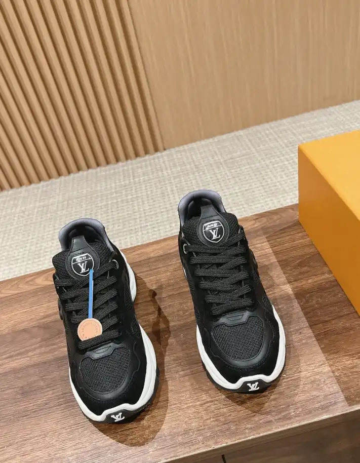 hype Louis Vuitton Sneakers