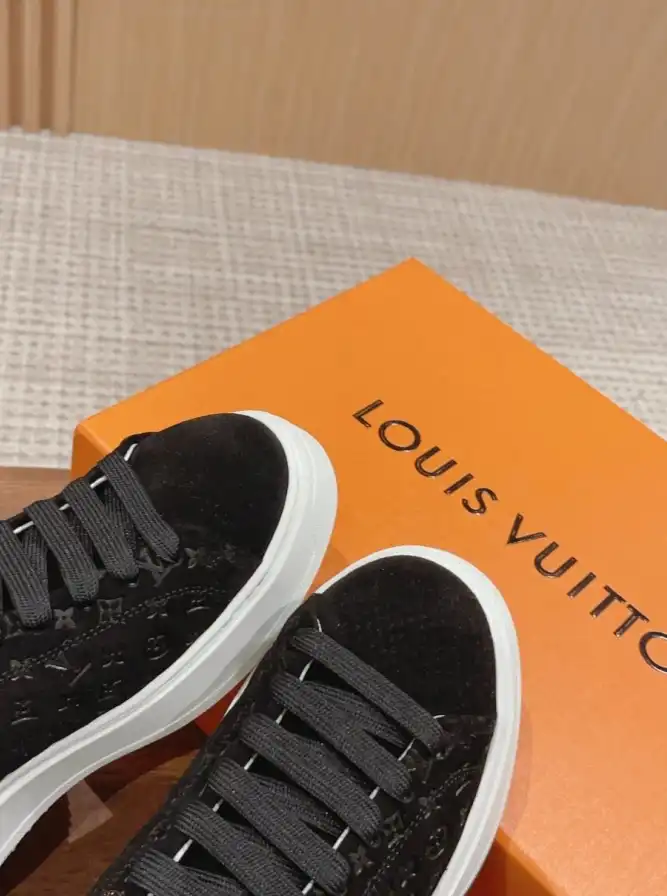 hype Louis Vuitton Sneakers