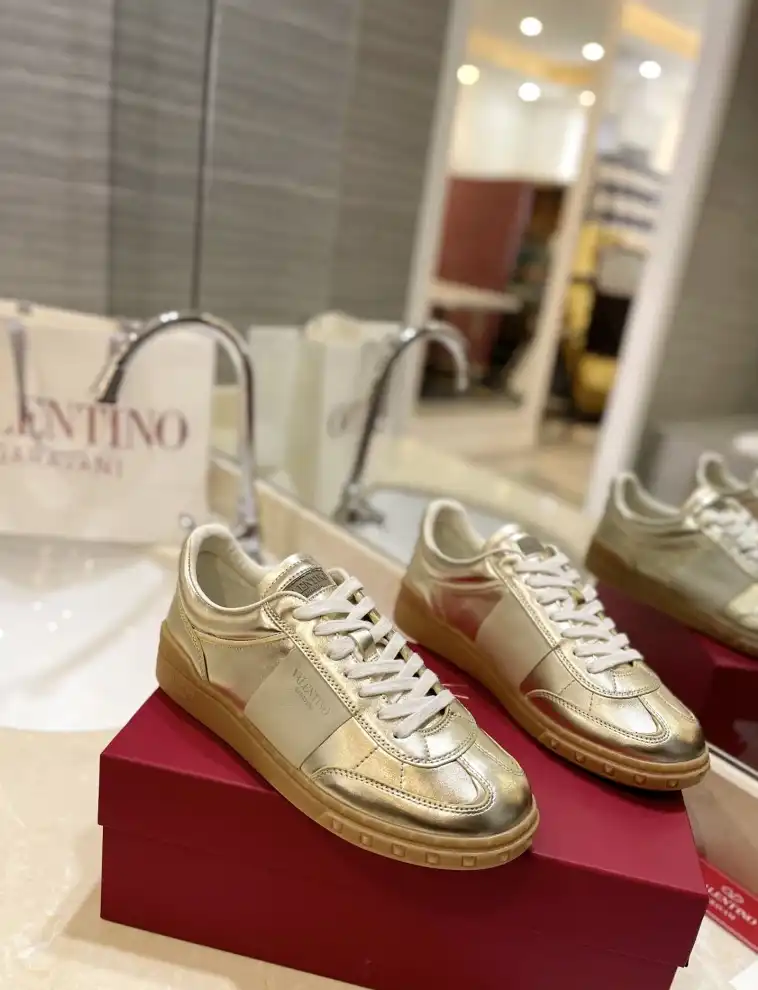 hype Valentino Sneakers