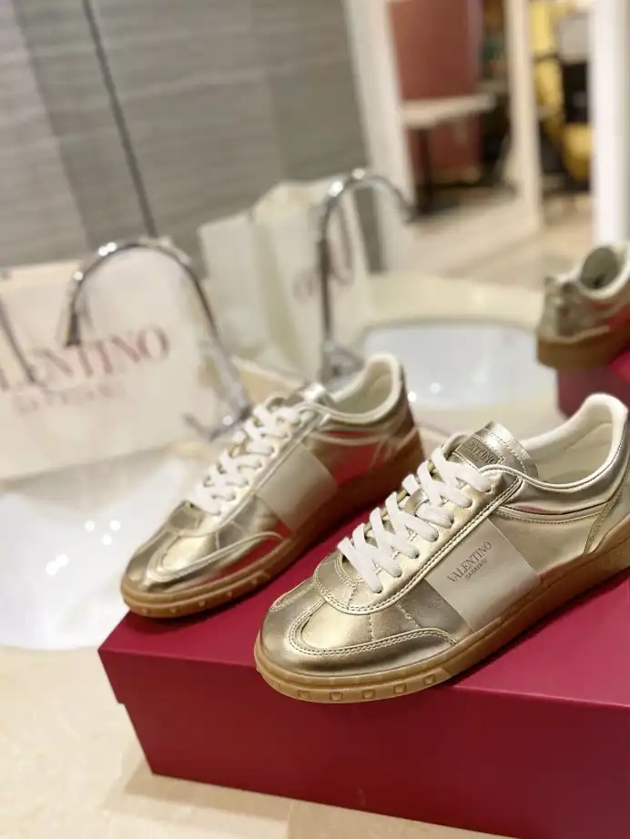 hype Valentino Sneakers