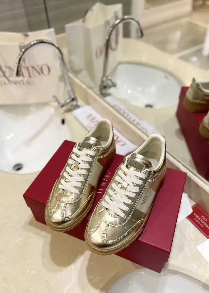 hype Valentino Sneakers