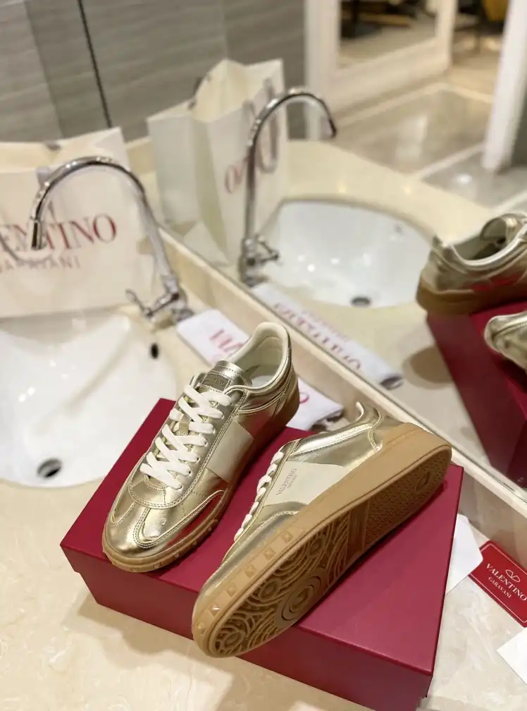 hype Valentino Sneakers