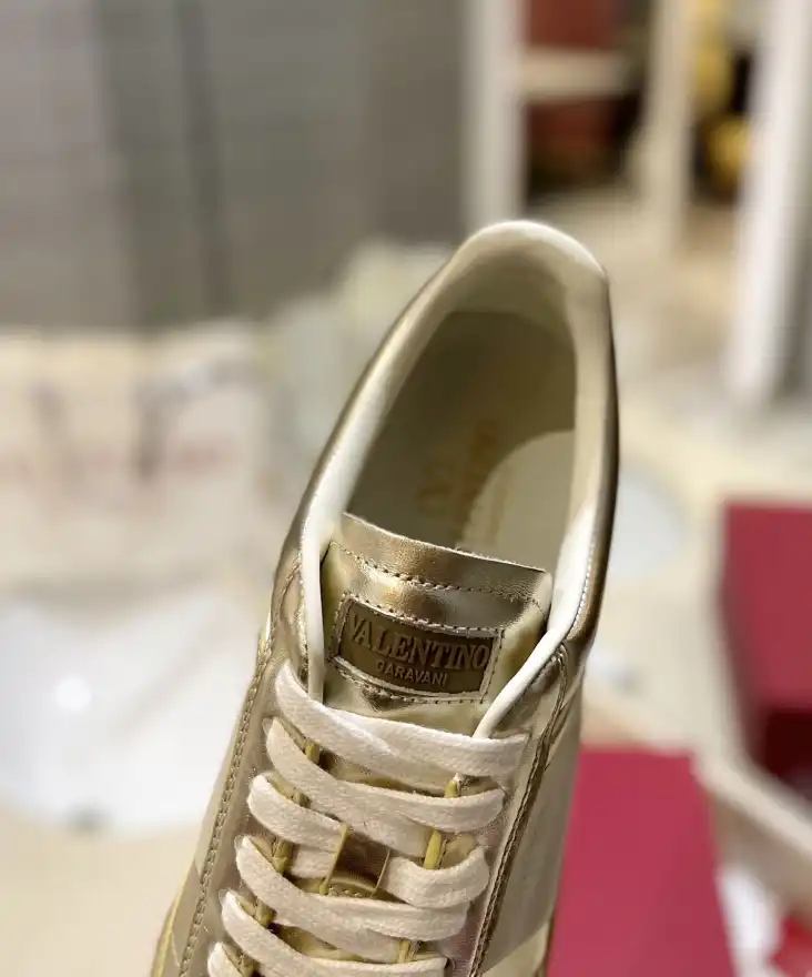 hype Valentino Sneakers