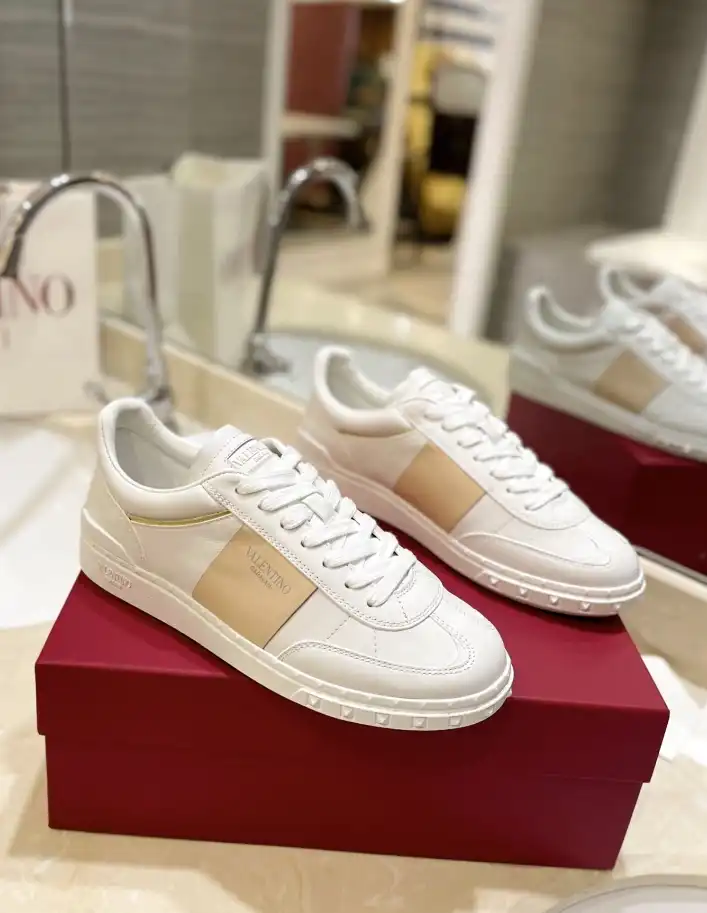 hype Valentino Sneakers