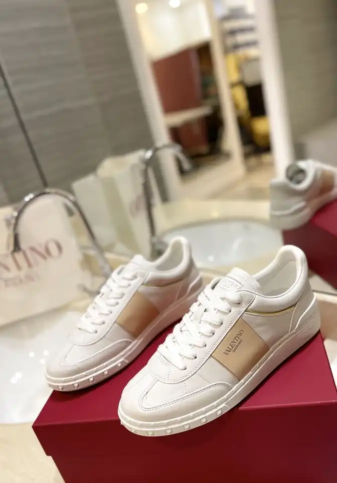 hype Valentino Sneakers