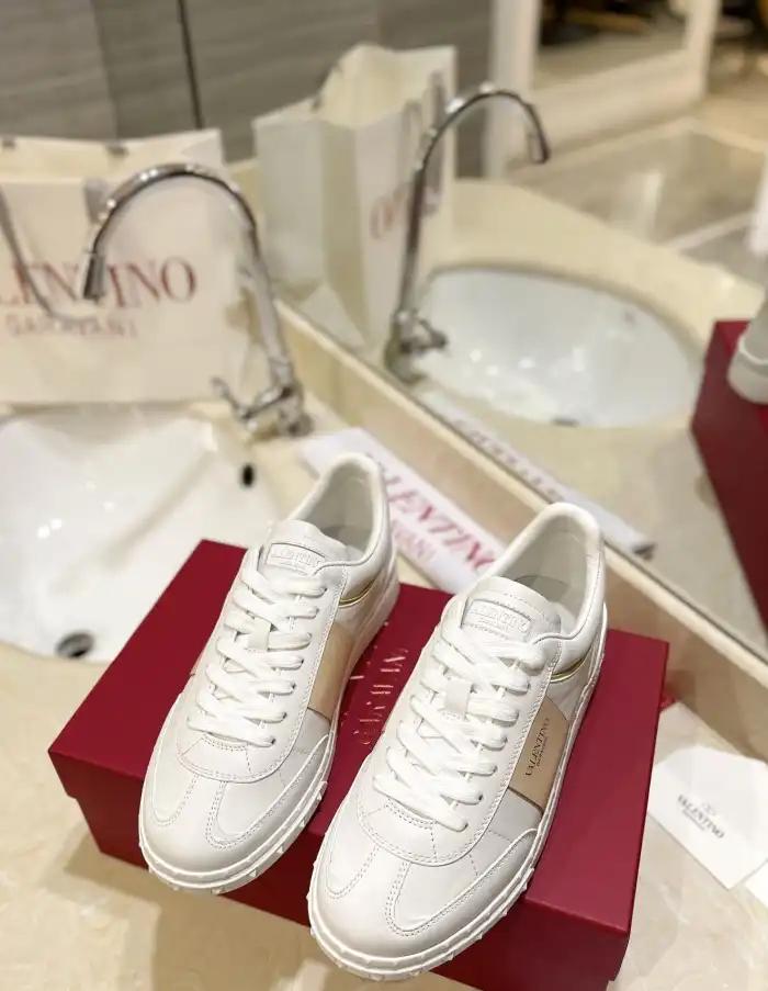 hype Valentino Sneakers