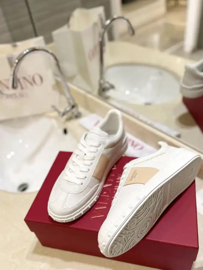 hype Valentino Sneakers