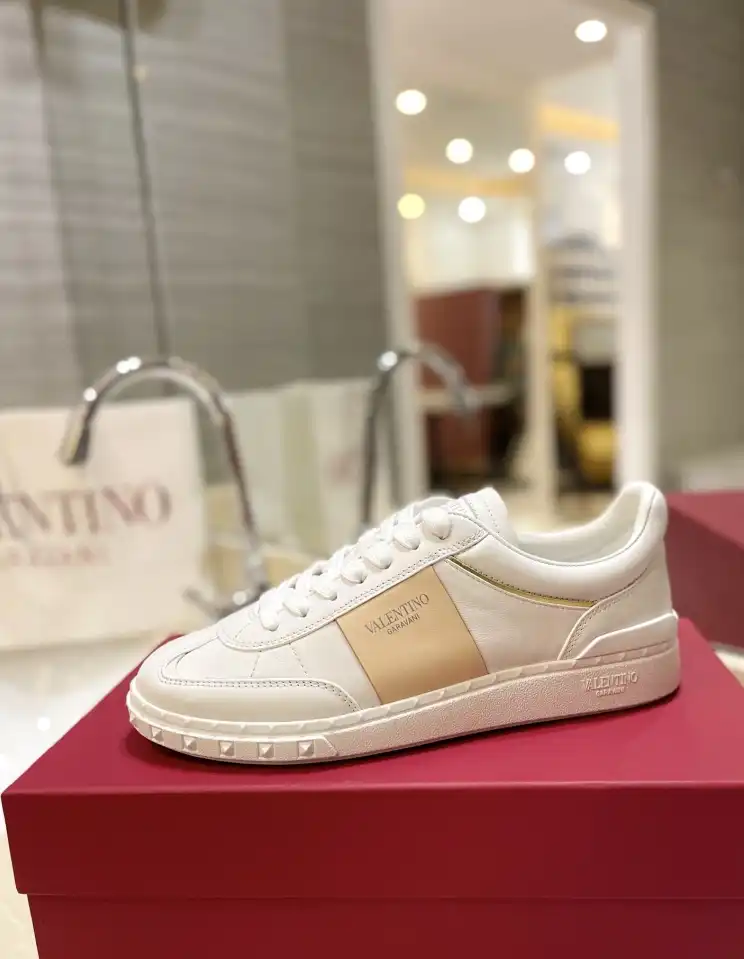 hype Valentino Sneakers