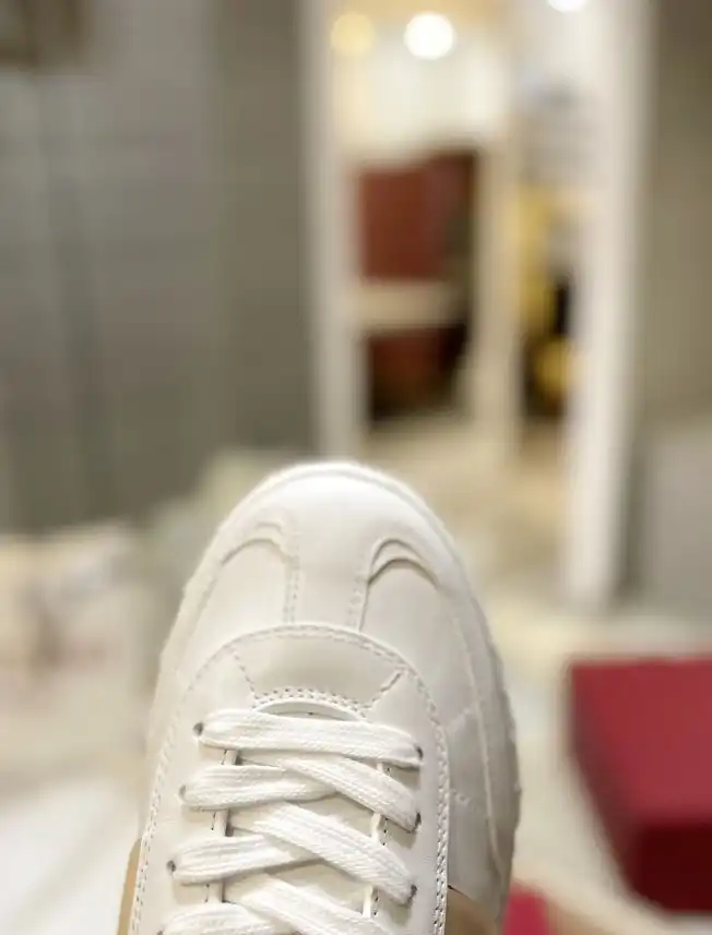 hype Valentino Sneakers